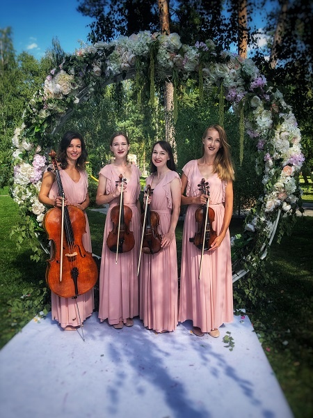 Музиканти на весільній церремонії